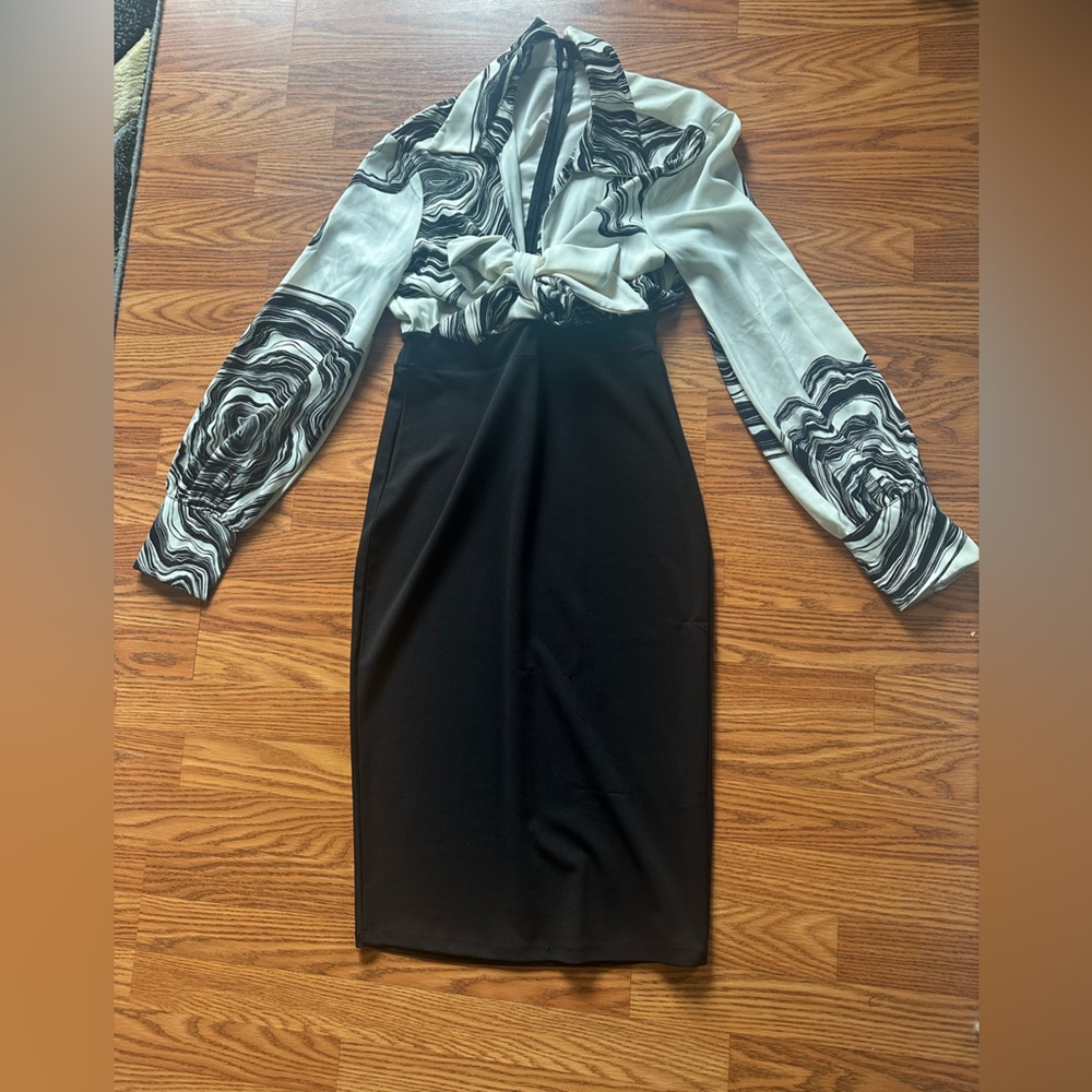 Fashion Nova Black and White Swirl Midi Dress